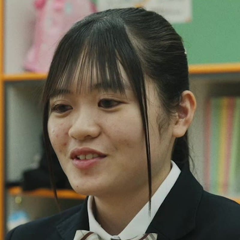 笑顔でインタビューに答える鈴木さん